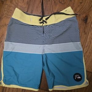 Quicksilver Highline Board Shorts Swim Trunks Men's 26/12 Drawstring Unlined